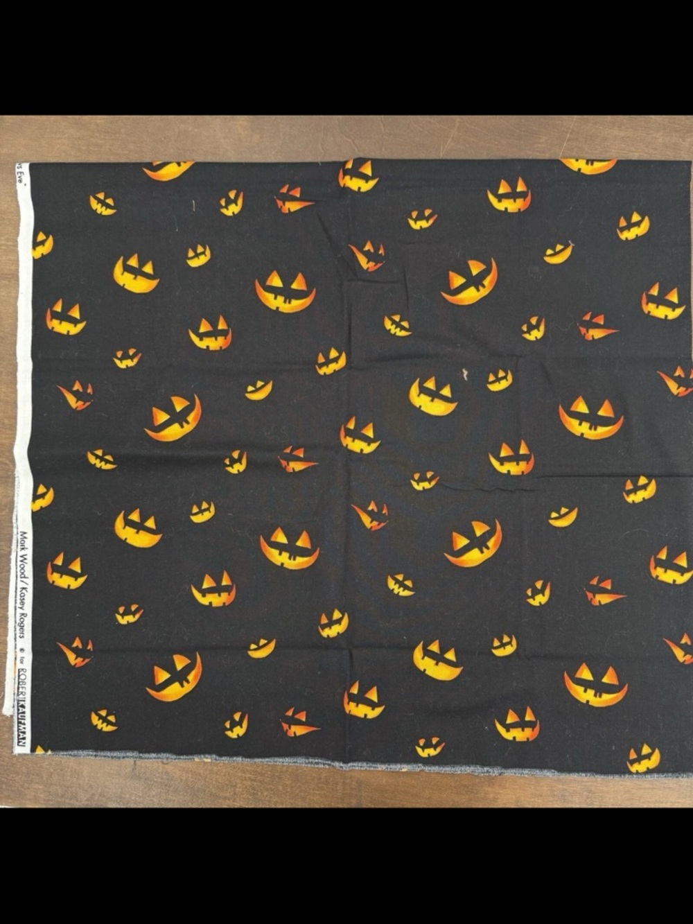 Robert Kaufman Spooky Jack O'Lantern Faces Black Wood/Rogers Quilt Fabric 32x43